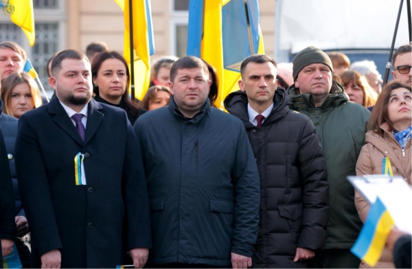 На Львівщині відзначили День Єднання: біля Львівської ОДА підняли синьо-жовтий стяг