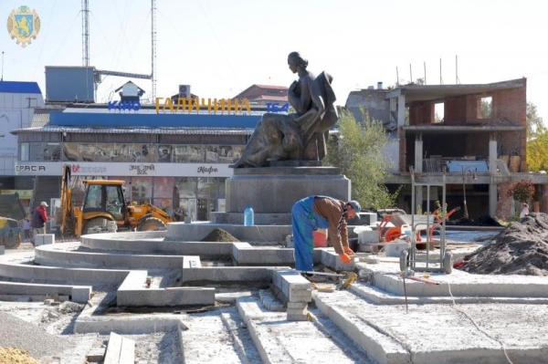 В межах Великого будівництва триває реконструкція площі Вічевої у Золочеві