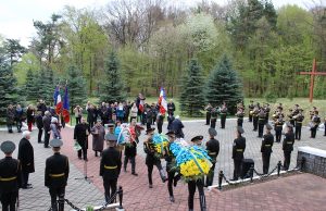 у Раві-Руській вшанували французьких воїнів, які загинули у концтаборі