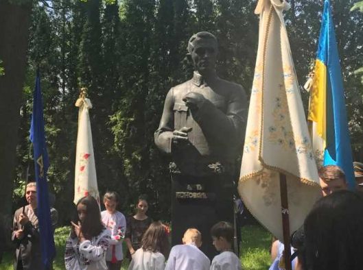 У с. Зашків відбулися урочисті заходи з нагоди вшанування памяті Євгена Коновал