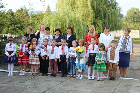 На свято Дня знань школам Крехова та Бишкова подарували нові шкільні автобуси 
