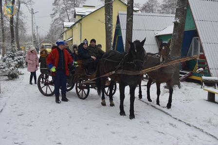 На Львівщині для 30 дітей з інвалідністю організували поїздку в резиденцію Миколая
