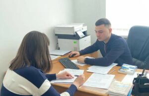 Незаконно отримувала зарплату – на Львівщині судитимуть медсестру