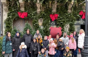 Терапія мандрами: для дітей військовослужбовців організували святкову прогулянку Львовом