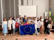 Німецька співачка Marlaine Maas відвідала лікарню у Львові