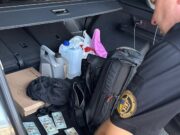 Митники виявили 40 тис. доларів у шкарпетках водія в ПП Краковець