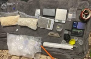 Наркотики поштою: на Львівщині судитимуть жінку та двох чоловіків