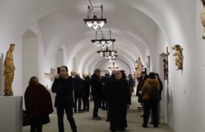 Жовківський замок відкрив виставку сакральної пластики