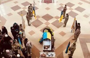 Новороздільська громада прощається з Героєм Василем Мандзюком