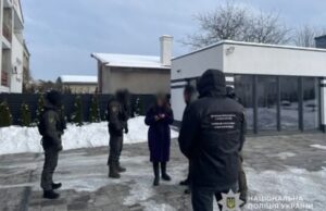 На Львівщині затримали митника та прикордонника, які переправляли чоловіків за кордон