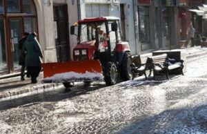 У Львові вночі працювало 13 снігоприбиральних машин