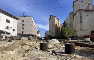 У Львові на перехресті Залізничної та Ясної облаштовують кільцевий рух