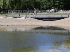 На озері на вулиці Панча у Львові усунули пошкодження мембрани нижньої водойми