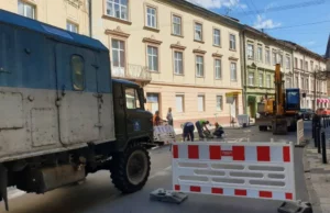 У Львові перекрили частину вулиці Стефаника через витік води