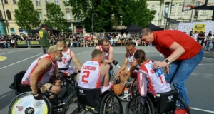 У центрі Львова ветерани зіграли у баскетбол на кріслах колісних в межах UNBROKEN GAMES