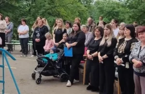 У Ремезівцях відкрили меморіальні дошки захисникам Володимиру Бузановському та Роману Романову У Ремезівцях відкрили меморіальні дошки захисникам Володимиру Бузановському та Роману Романову
