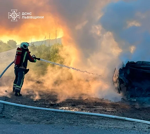 image У селі Глинськ після ДТП загорівся автомобіль