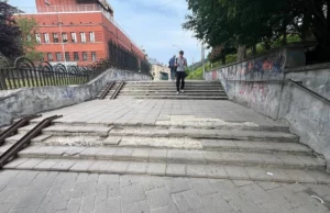 У Львові ремонтують сходи та облаштовують новий пандус на проспекті Чорновола У Львові ремонтують сходи та облаштовують новий пандус на проспекті Чорновола