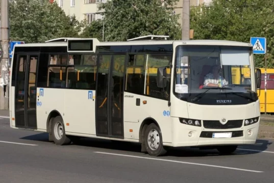 У Львові на вулиці Замарстинівській автобус №63 потрапив у ДТП, травмовано чотирьох пасажирів