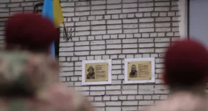 У Львові на фасадах шкіл встановлять 19 меморіальних таблиць захисникам