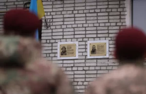 У Львові на фасадах шкіл встановлять 19 меморіальних таблиць захисникам