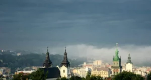 15 червня у Львові очікують грозу та сильні пориви вітру