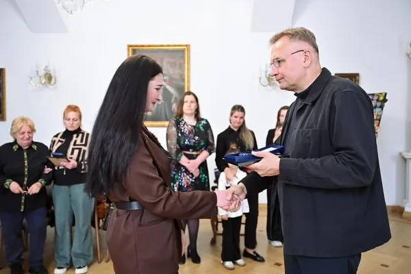 image Дружині сержанта Петра Ткачика посмертно вручили Комбатантський Хрест