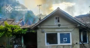 У селі Галицьке на Золочівщині рятувальники врятували житловий будинок від пожежі