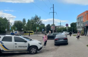 (Українська) У Львові на вулиці Вашинґтона автомобіль травмував пішохідку У Львові на вулиці Вашинґтона автомобіль травмував пішохідку