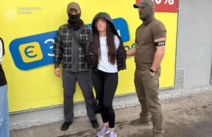 На Львівщині викрили жінку, яка за 37 500 доларів пропонувала «виїзд» чоловікам за кордон На Львівщині викрили жінку, яка за 37 500 доларів пропонувала «виїзд» чоловікам за кордон