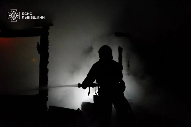 image На Львівщині за добу рятувальники загасили 12 пожеж