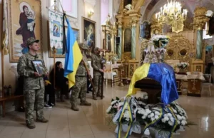 У громаді попрощалися із захисником Романом Стефановичем