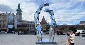 На площі Митній у Львові з’явиться тимчасова скульптура про війну