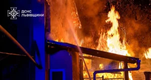У Миколаєві Стрийського району вогнеборці врятували від пожежі два житлові будинки