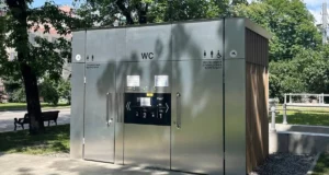 У Львові тимчасово не працює інклюзивна кабінка модульної вбиральні на проспекті Свободи