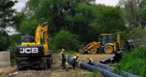 До Винник прокладають новий каналізаційний колектор: виконано 74% робіт