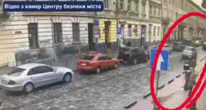 У Львові на вулиці Куліша електроскутер збив пішохода і поїхав з місця ДТП