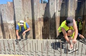 На будівництві шляхопроводу на Рясне забетонували 13-метрову насадку