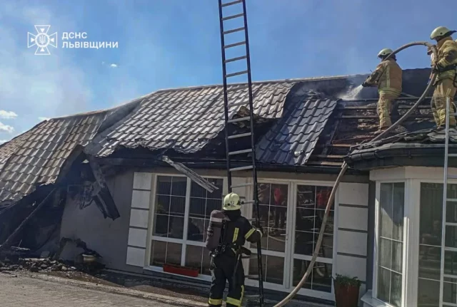 На Самбірщині вогнеборці не допустили поширення пожежі на житловий будинок