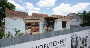 У Львові відновлюють музей Романа Шухевича: основну будівлю зводять, допоміжну – бетонують
