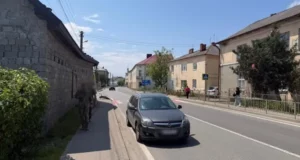 У місті Рудки внаслідок зіткнення авто з електровелосипедом травмувався чоловік