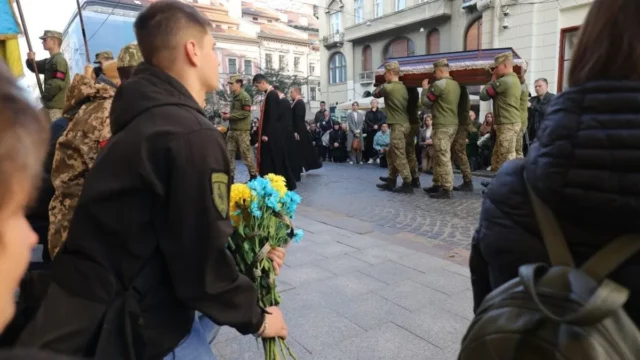 Львів у понеділок попрощається із захисниками Василем Мазуром, Романом Горячим та Андрієм Бучаком