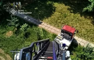 У Новояворівську рятувальники через балкон потрапили до квартири 80-річної жінки