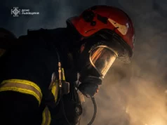 У Львові рятувальники вивели чоловіка з задимленої квартири на вул.