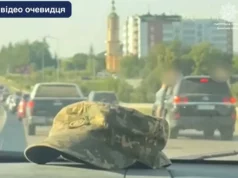 На Львівщині зупинили водійку, яка везла непристебнутих пасажирів на Toyota Land Cruiser