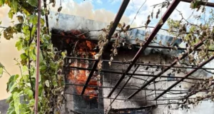 У Дрогобичі загорівся двоповерховий гараж, рятувальники не допустили поширення вогню