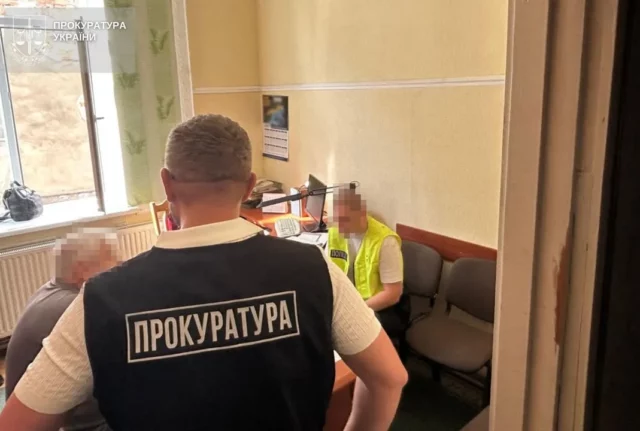 На Львівщині посадовця райспоживспілки підозрюють у самовільному будівництві поминального дому
