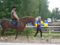 У Львові пораненим поліцейським та нацгвардійцям організували іпотерапію