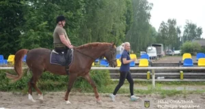 У Львові пораненим поліцейським та нацгвардійцям організували іпотерапію