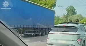 У Львові оштрафували водія Hyundai за небезпечне перевезення підлітків